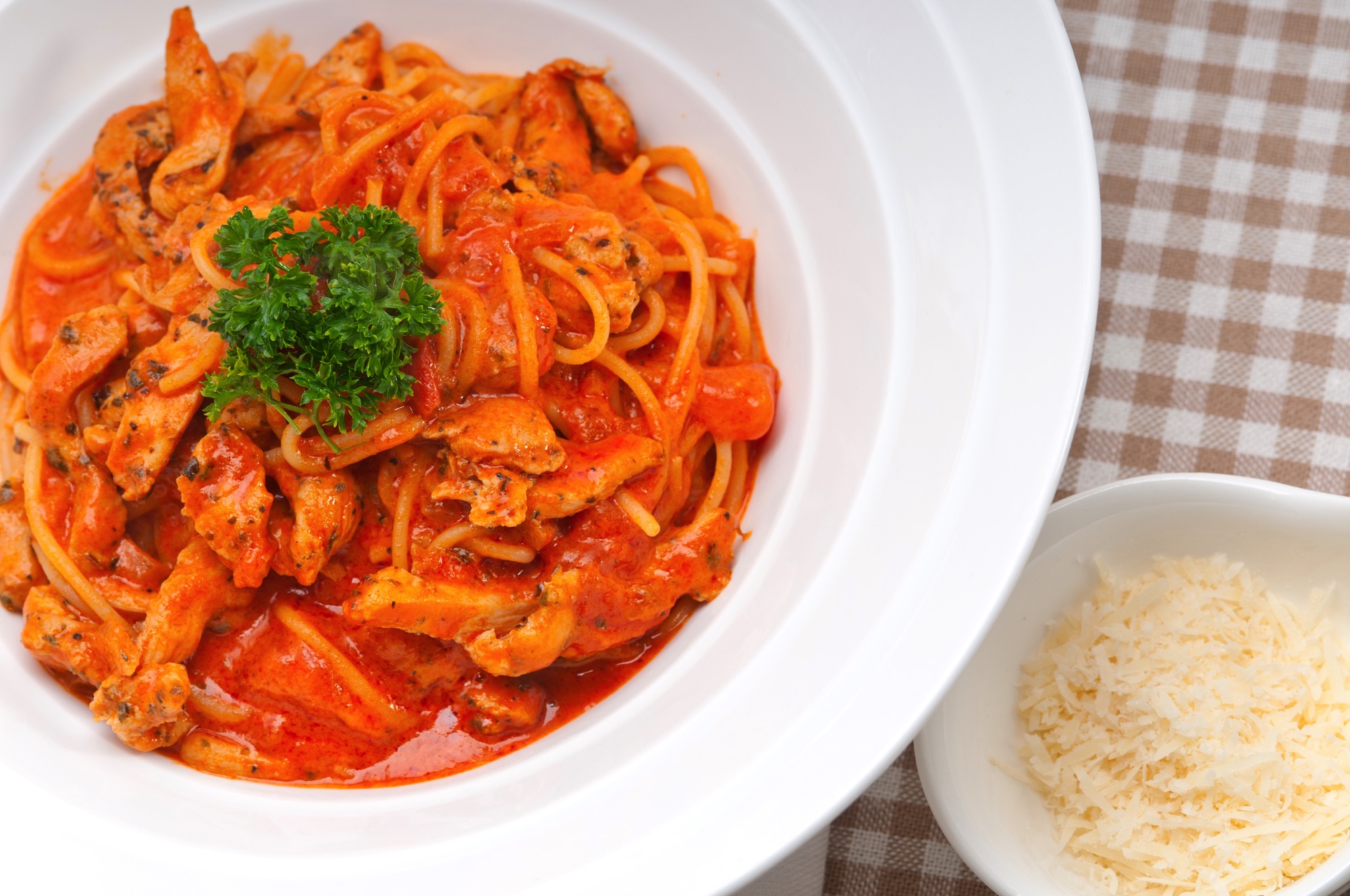 Spaghetti z kurczakiem: prosty przepis na szybki i zdrowy obiad